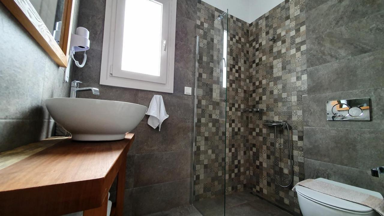 Sarakiniko Rooms Adamantas  Exterior photo
